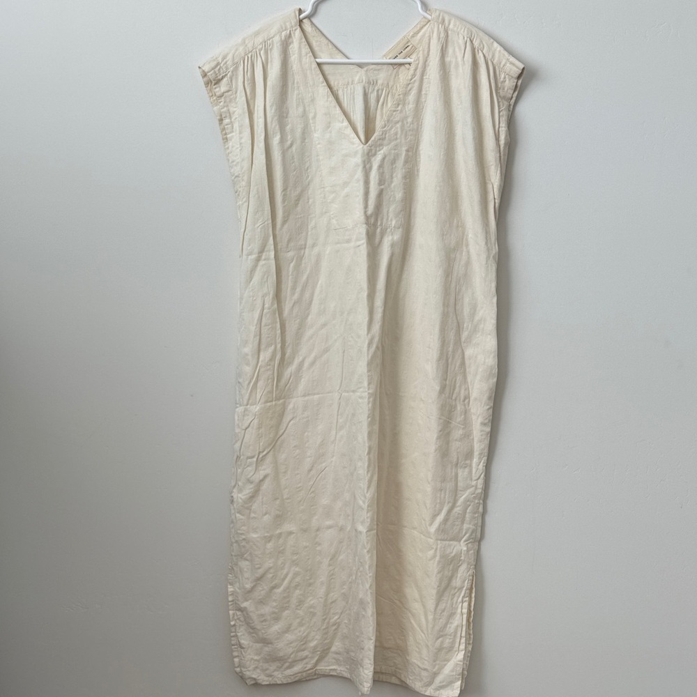Relaxed Cream V-Neck Maxi Dress